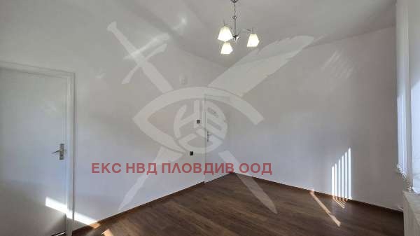 Дава под наем ЕТАЖ ОТ КЪЩА, гр. Пловдив, Кючук Париж, снимка 2 - Етаж от къща - 54705726