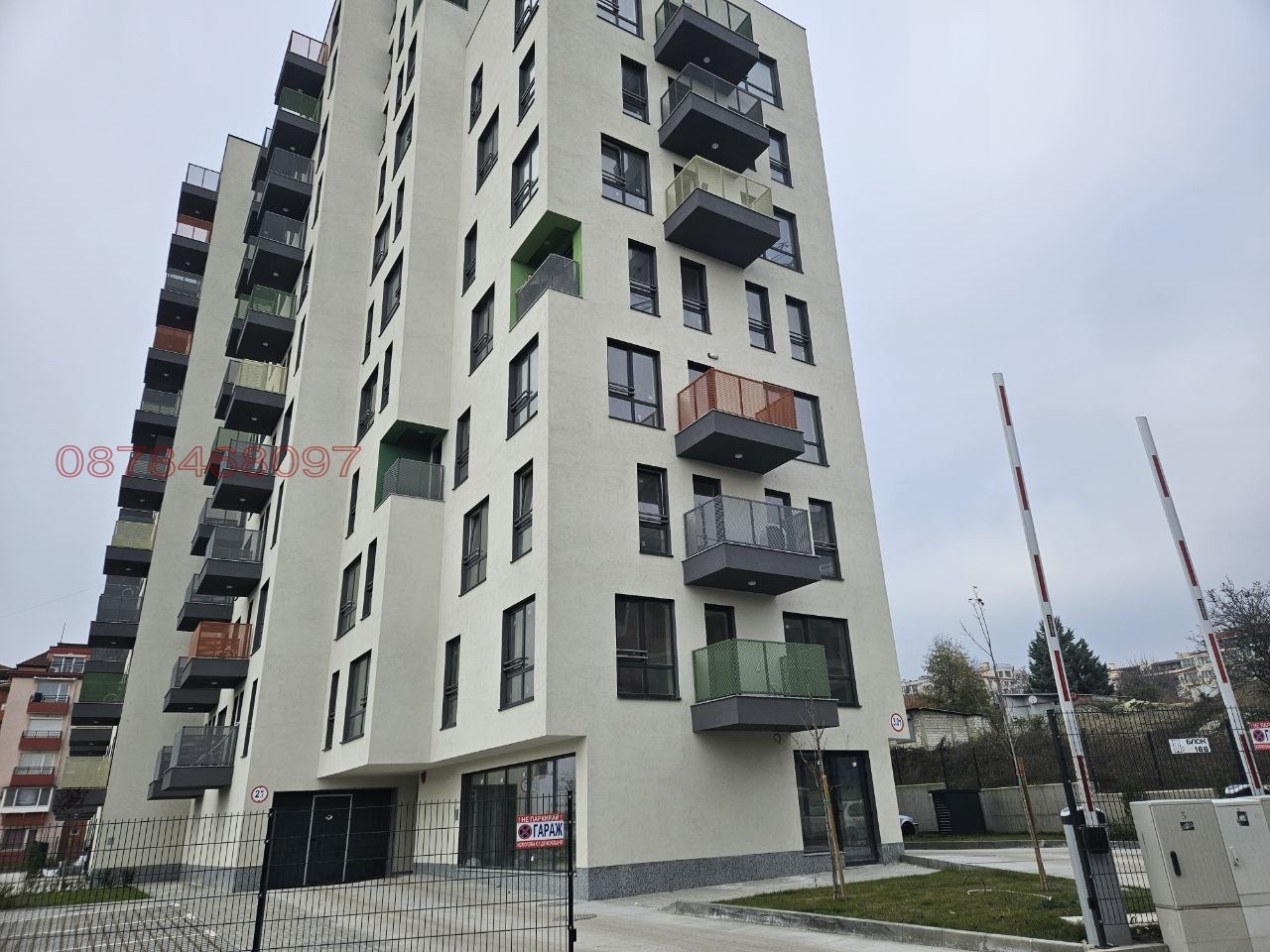 Дава под наем ГАРАЖ, ПАРКОМЯСТО, гр. Варна, Възраждане 1, снимка 2 - Гаражи и паркоместа - 54354689