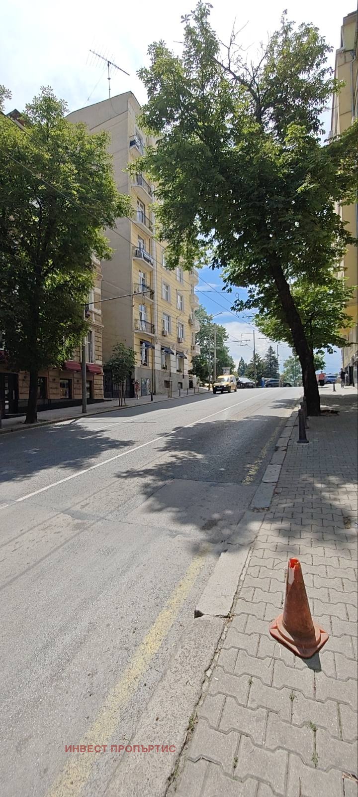 Дава под нем  Магазин, град София, Център •  600 EUR • ID 84490052 — holmes.bg - [1] 