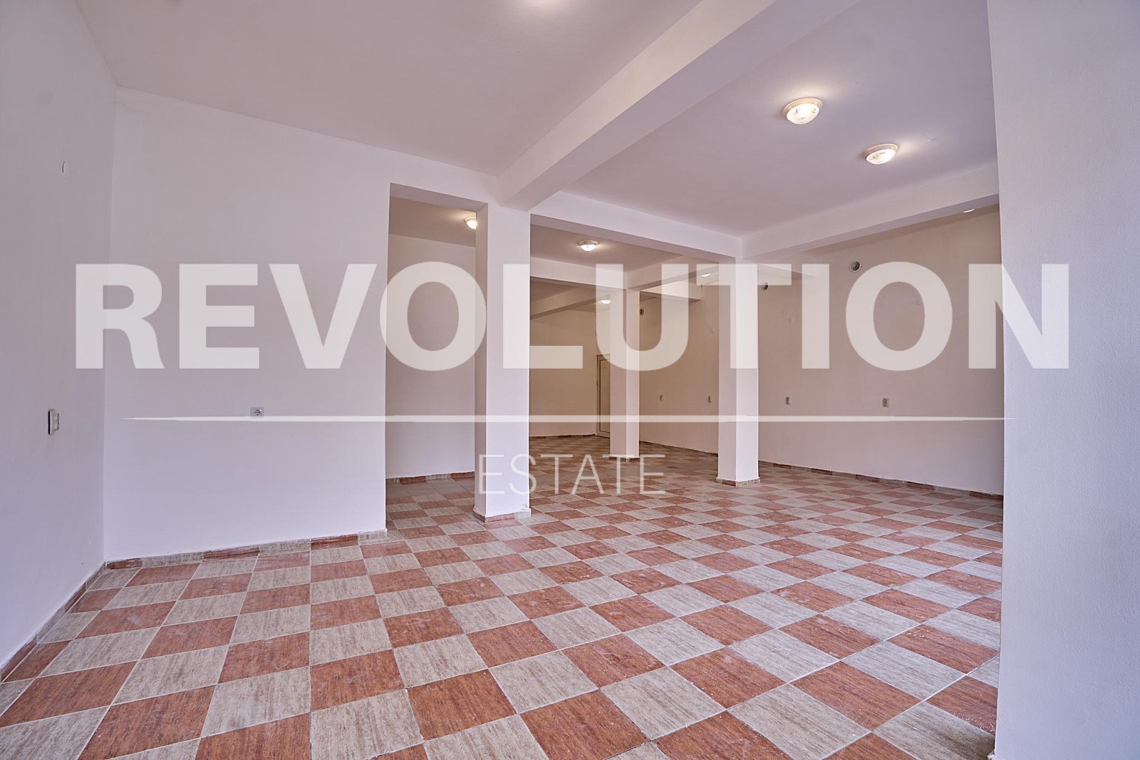 Дава под наем МАГАЗИН, гр. Пловдив, Център, снимка 2 - Магазини - 52247447