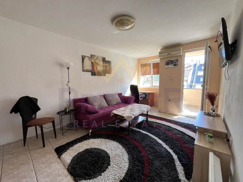 Дава под нем  3-стаен, град Варна, Базар Левски •  500 EUR • ID 32513880 — holmes.bg - [1] 