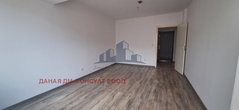 Дава под наем ОФИС, гр. Шумен, Център, снимка 2 - Офиси - 52716049