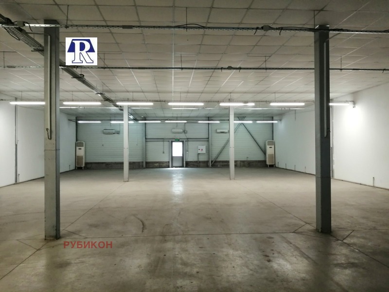Te huur  Opslag Plovdiv , Industrialna zona - Jug , 395 m² | 63813551