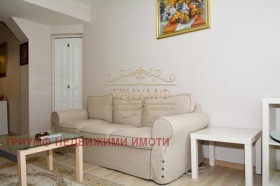 3+ chambres VINS-Tcherven plochtad, Varna