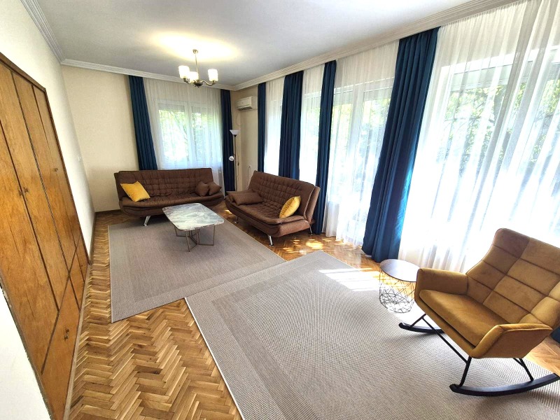 Дава под наем  2-стаен град София , Изток , 100 кв.м | 91675367