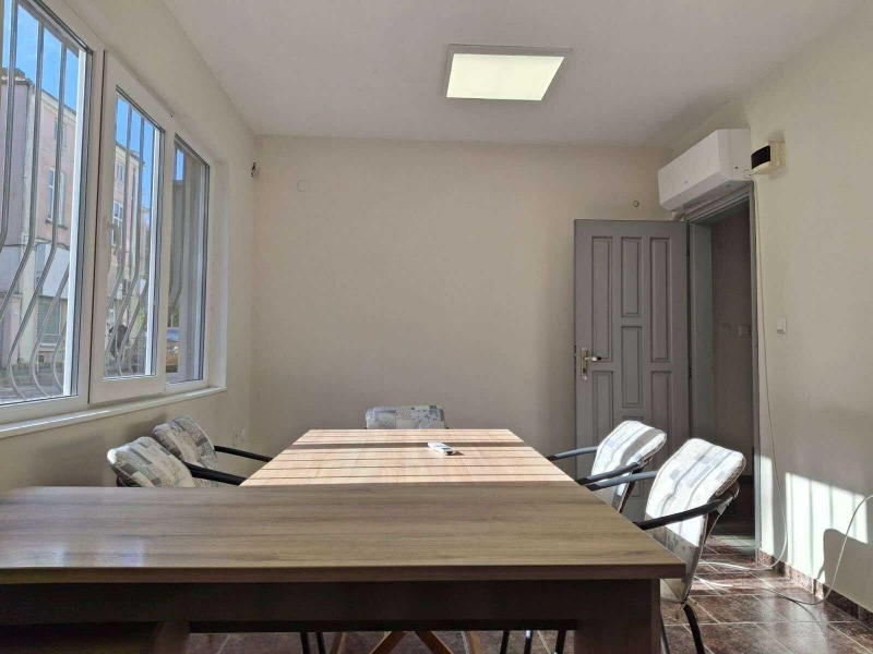 Дава под Наем ОФИС в град Варна, Център - 67 кв.м / 499 € » 975.96 лв., ТИТАН ПРОПЪРТИС ВАРНА
