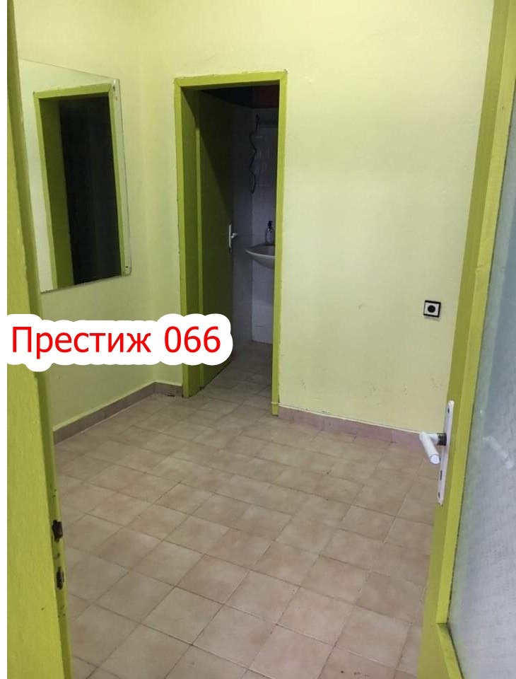 Дава под наем МАГАЗИН, гр. Шумен, Център, снимка 3 - Магазини - 49313257