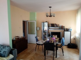 1 chambre Tsentar, Pazardjik 1