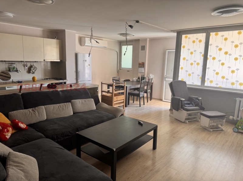 Под наем 3-СТАЕН, град София, Гоце Делчев • 2200 лв. / 1124.84 € • 33103021 1