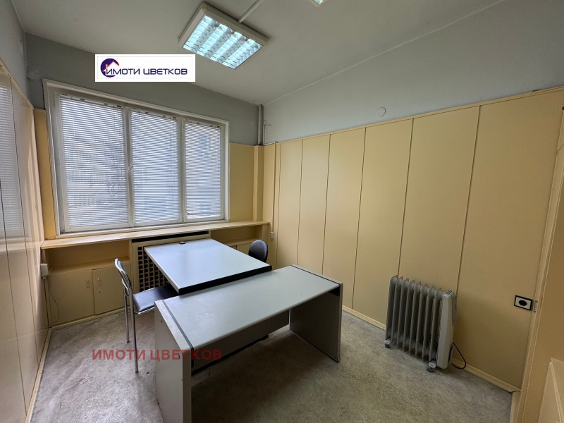 Дава под Наем ОФИС в град Враца, Център - 12 кв.м / 90 € » 176.02 лв., ИМОТИ ЦВЕТКОВ