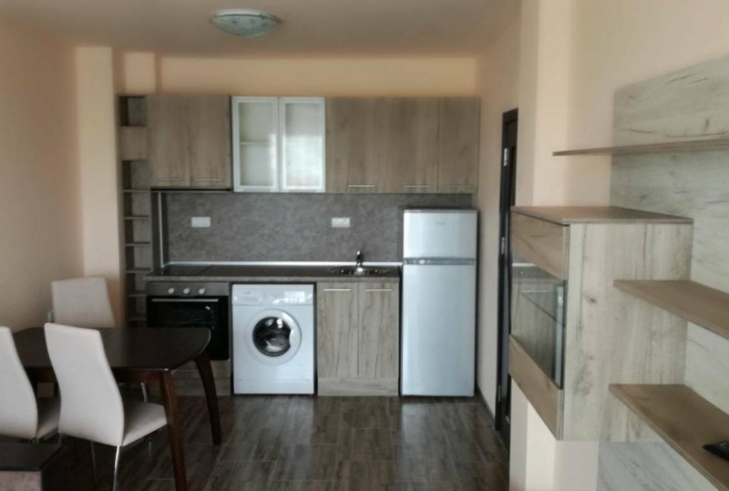 Дава под нем  2-стаен, град Пловдив, Тракия •  350 EUR • ID 75305828 — holmes.bg - [1] 