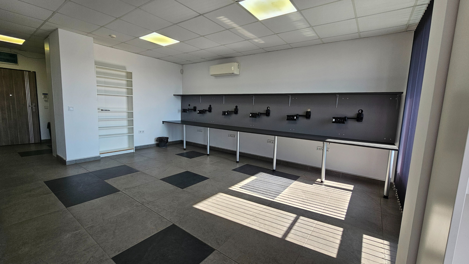 Дава под наем ОФИС, гр. Варна, Левски 1, снимка 6 - Офиси - 54222722