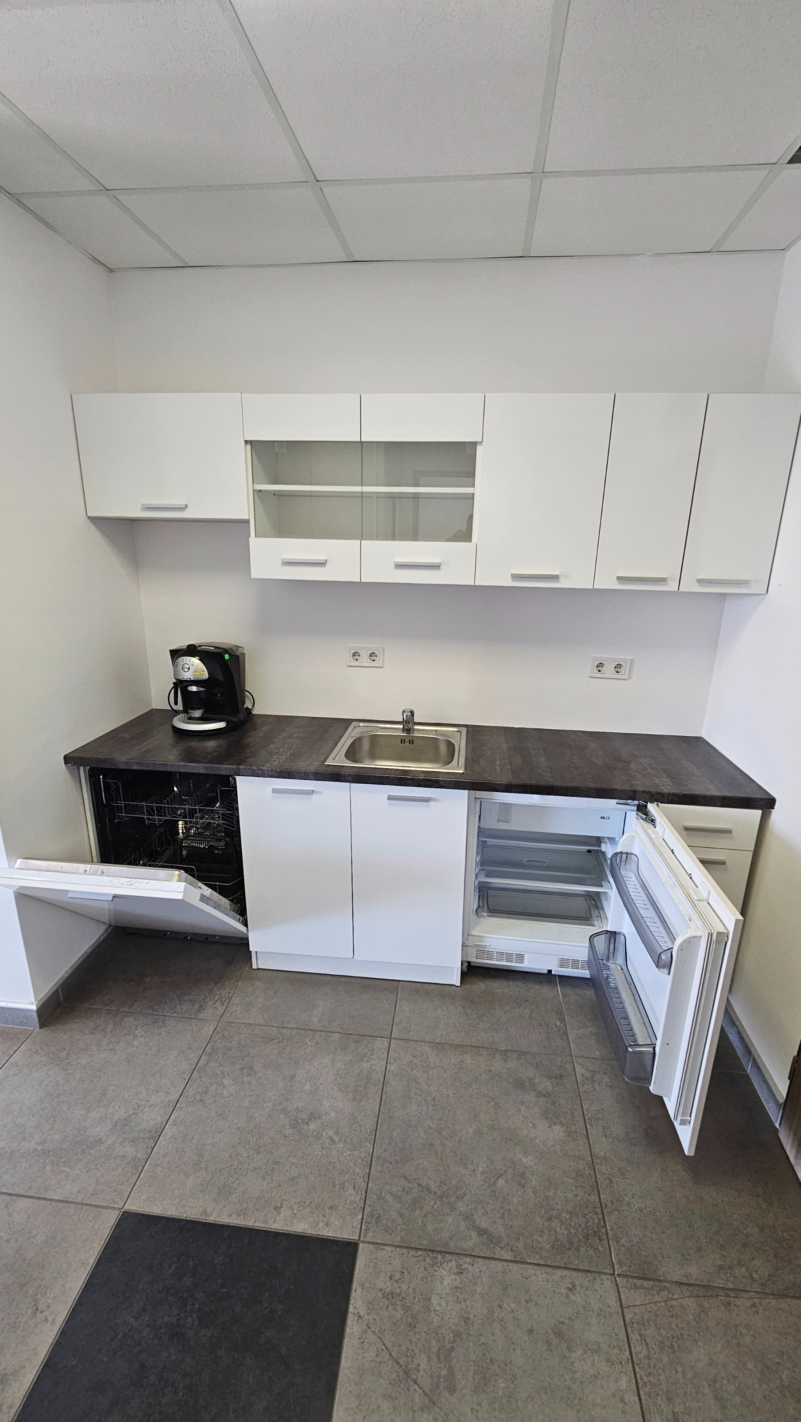 Дава под наем ОФИС, гр. Варна, Левски 1, снимка 16 - Офиси - 54222722