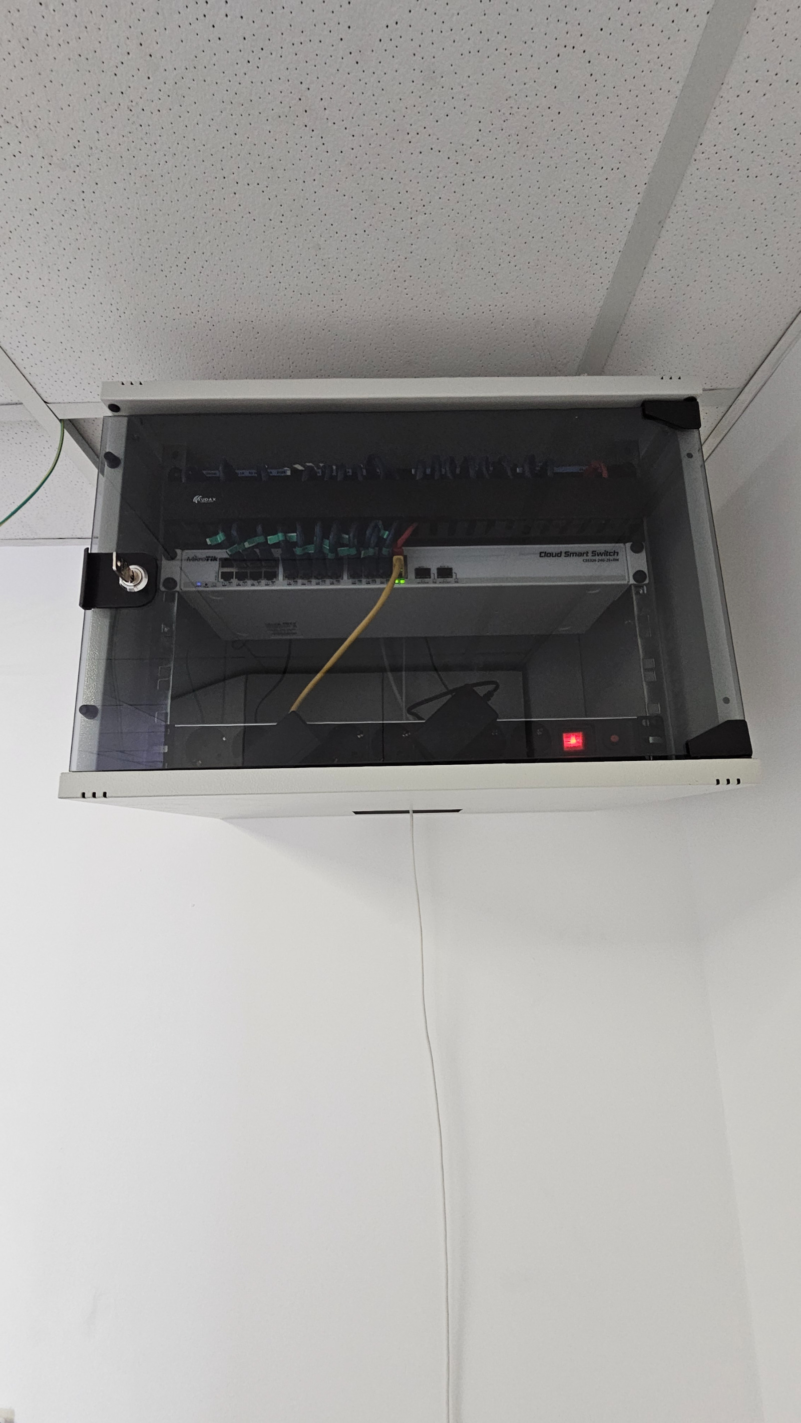 Дава под наем ОФИС, гр. Варна, Левски 1, снимка 10 - Офиси - 54222722