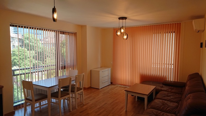 Zu vermieten  1 Schlafzimmer Sofia , Zentar , 65 qm | 90494805