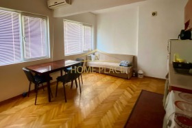 1 Schlafzimmer Zentar, Warna