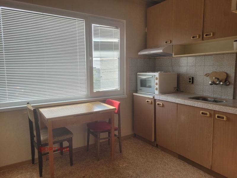 Дава под нем  2-стаен, град Русе, Дружба 3 •  180 EUR • ID 88280173 — holmes.bg - [1] 
