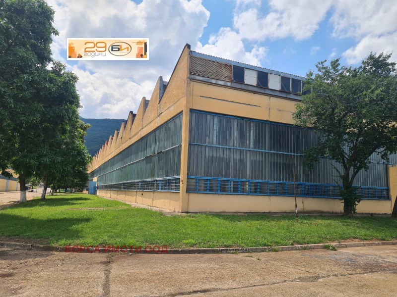 Дава под Наем СКЛАД в град Враца, Хранително-вкусова зона - 1063 кв.м / 2 445 € » 4 782.00 лв., БОРСА ИМОТИ ООД