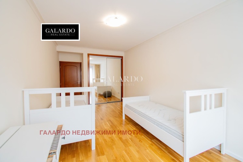 K pronájmu  2 ložnice Sofia , Centar , 180 m2 | 44329060 - obraz [17]