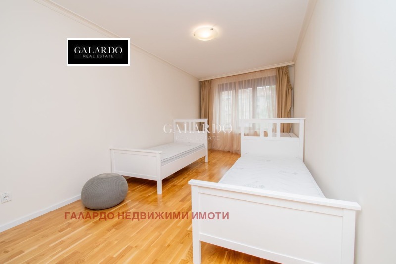 K pronájmu  2 ložnice Sofia , Centar , 180 m2 | 44329060 - obraz [16]