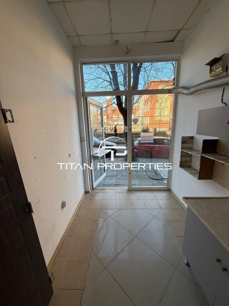 Дава под Наем МАГАЗИН в град Бургас, Възраждане - 22 кв.м / 240 € » 469.40 лв., ТИТАН ПРОПЪРТИС РЕНТ-ИЗТОК