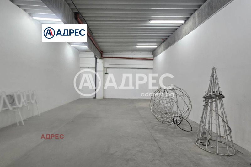 Дава под Наем СКЛАД в град Варна, Западна промишлена зона - 244 кв.м / 1 195 € » 2 337.22 лв., АДРЕС