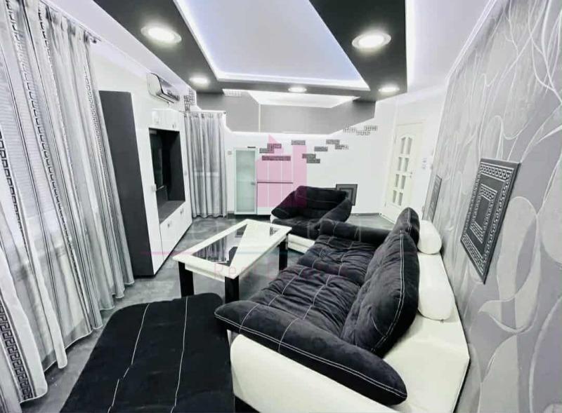 Te huur  2 slaapkamers Ruse , Jalta , 82 m² | 14850013