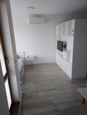 Studio Centar, Burgas 8