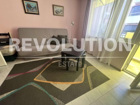 1 chambre Sportna zala, Varna