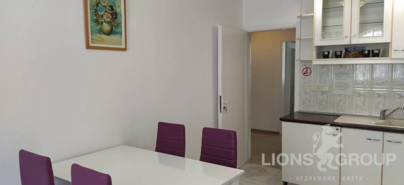 De inchiriat  2 dormitoare Varna , Țentâr , 70 mp | 62895995 - imagine [2]