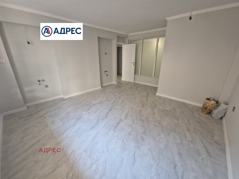 Para alugar  Escritório Varna , Kolhozen pazar , 90 m² | 75040910