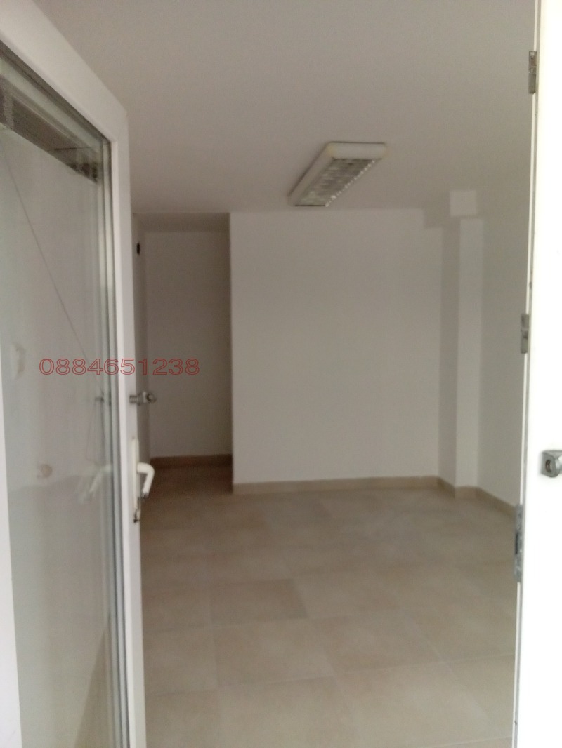 Дава под наем МАГАЗИН, гр. Варна, Зимно кино Тракия, снимка 4 - Магазини - 52904991