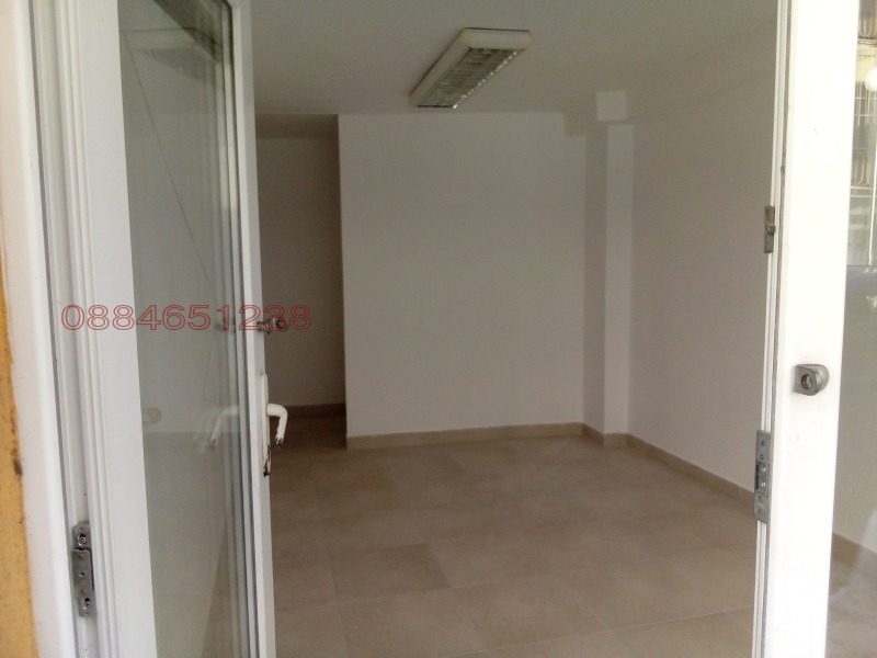 Дава под наем МАГАЗИН, гр. Варна, Зимно кино Тракия, снимка 3 - Магазини - 52904991