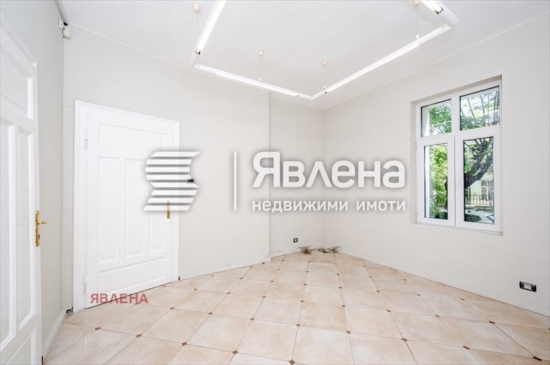 Издаје се  Канцеларија Софија , Центар , 120 м2 | 27995728