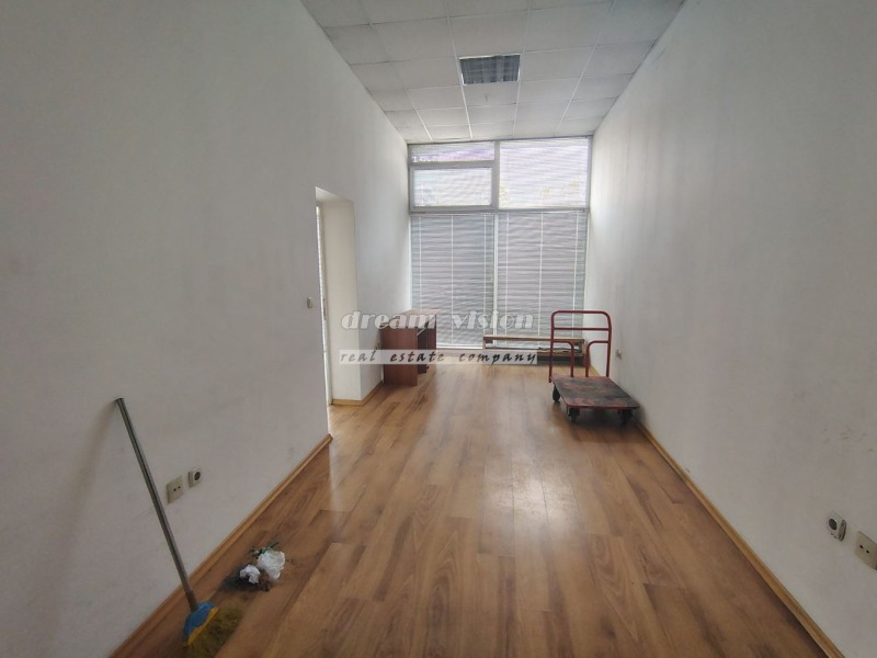 Дава под наем ПРОМ. ПОМЕЩЕНИЕ, гр. София, Гео Милев, снимка 12 - Производствени сгради - 52572597