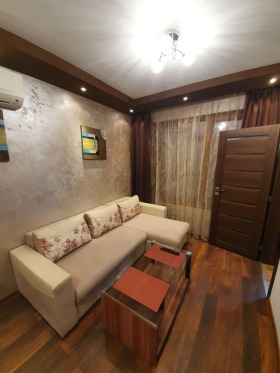 Studio Karsjijaka, Plovdiv 1