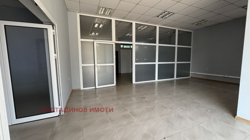 De inchiriat  Magazin Plovdiv , Țentâr , 190 mp | 33855835 - imagine [2]