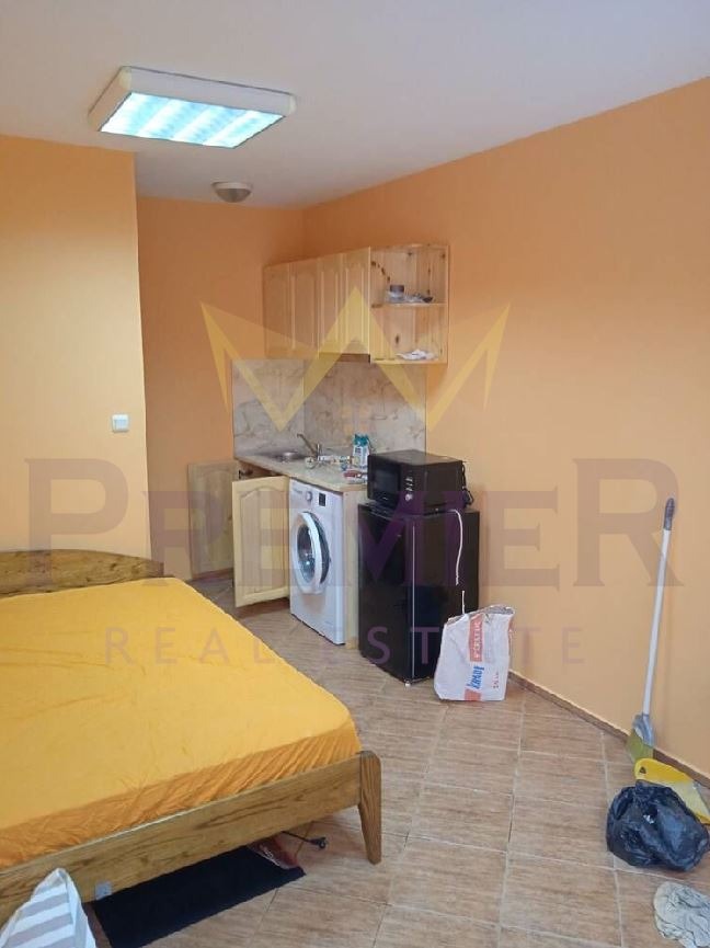 Дава под нем  1-стаен, град Варна, Зимно кино Тракия •  225 EUR • ID 90176786 — holmes.bg - [1] 