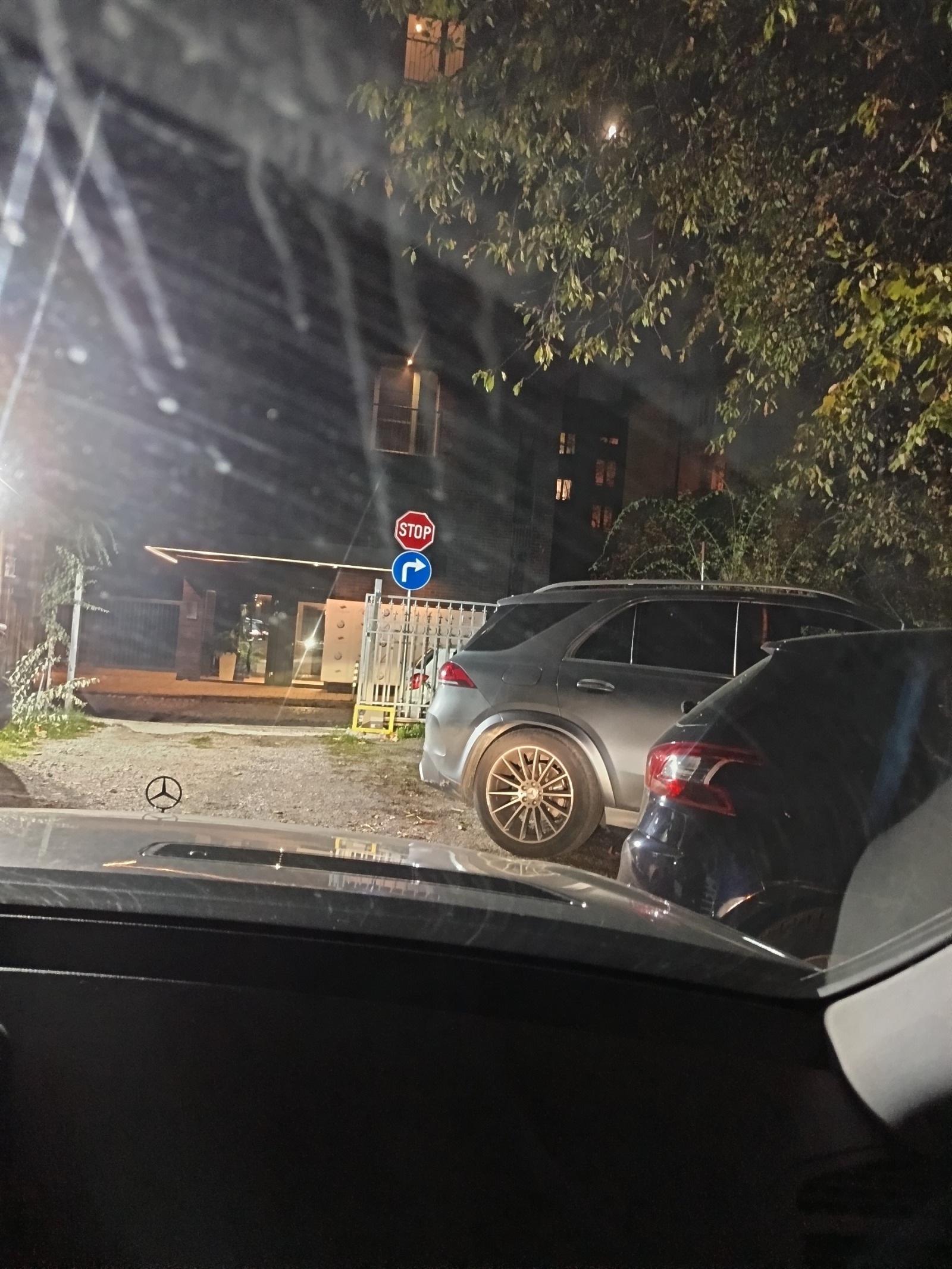 Дава под наем ГАРАЖ, ПАРКОМЯСТО, гр. София, Център, снимка 6 - Гаражи и паркоместа - 54885579