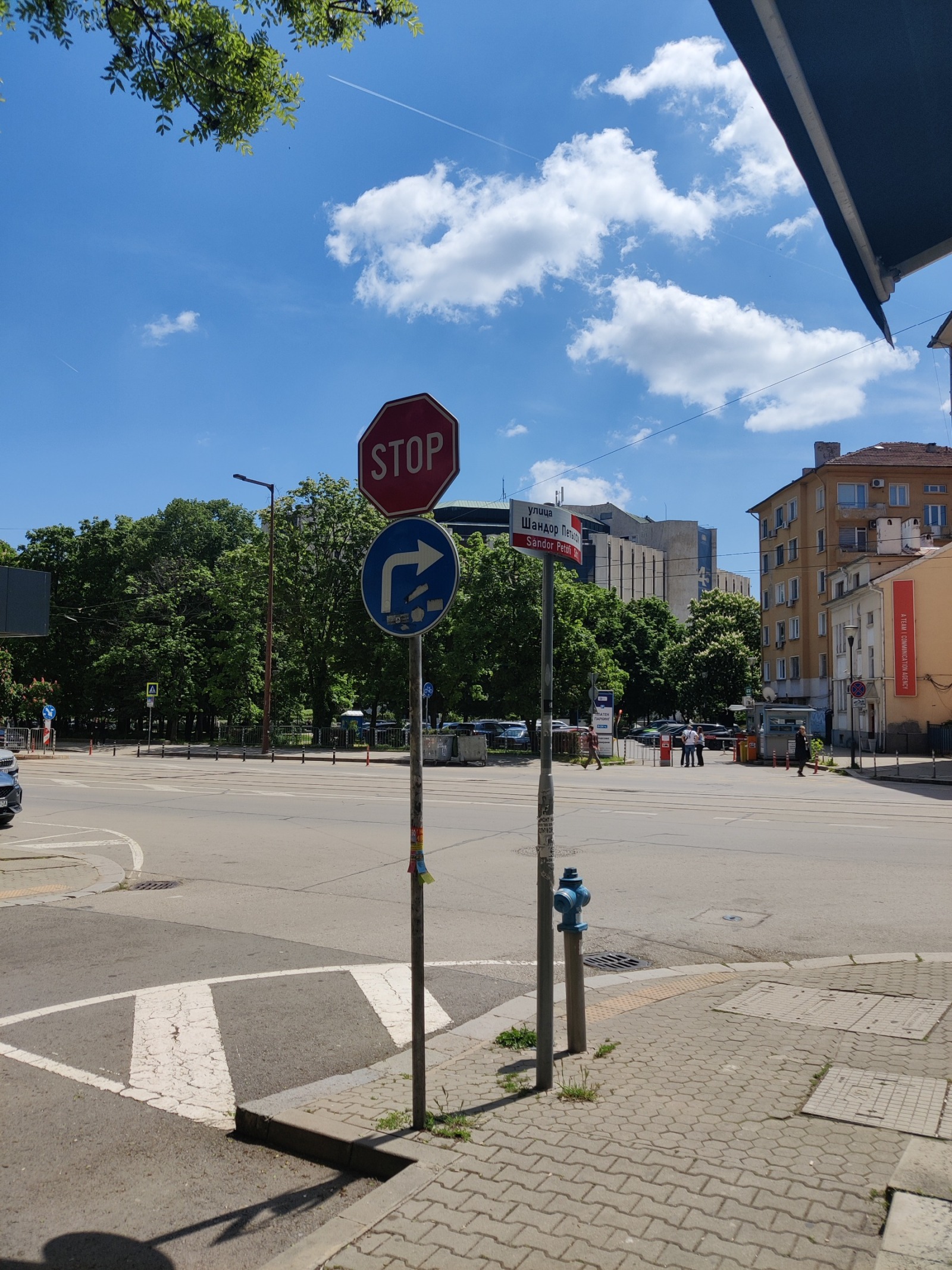 Дава под наем ГАРАЖ, ПАРКОМЯСТО, гр. София, Център, снимка 8 - Гаражи и паркоместа - 54885579