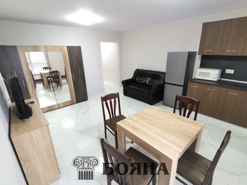 En renta  1 dormitorio Ruse , Yalta , 70 metros cuadrados | 13818391