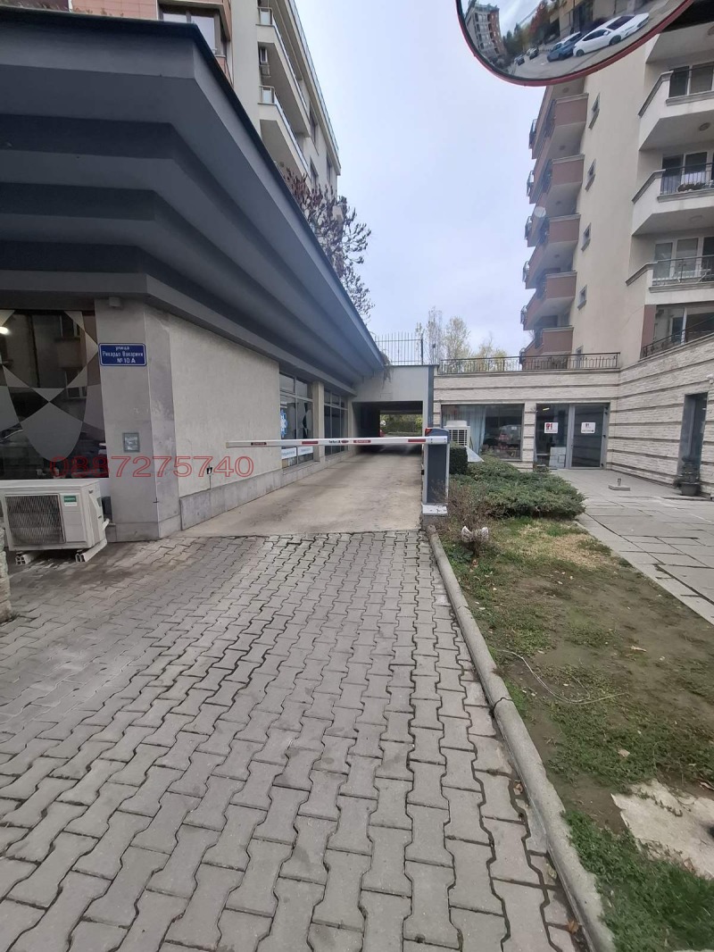 Дава под наем ГАРАЖ, ПАРКОМЯСТО, гр. София, Гоце Делчев, снимка 3 - Гаражи и паркоместа - 52613829