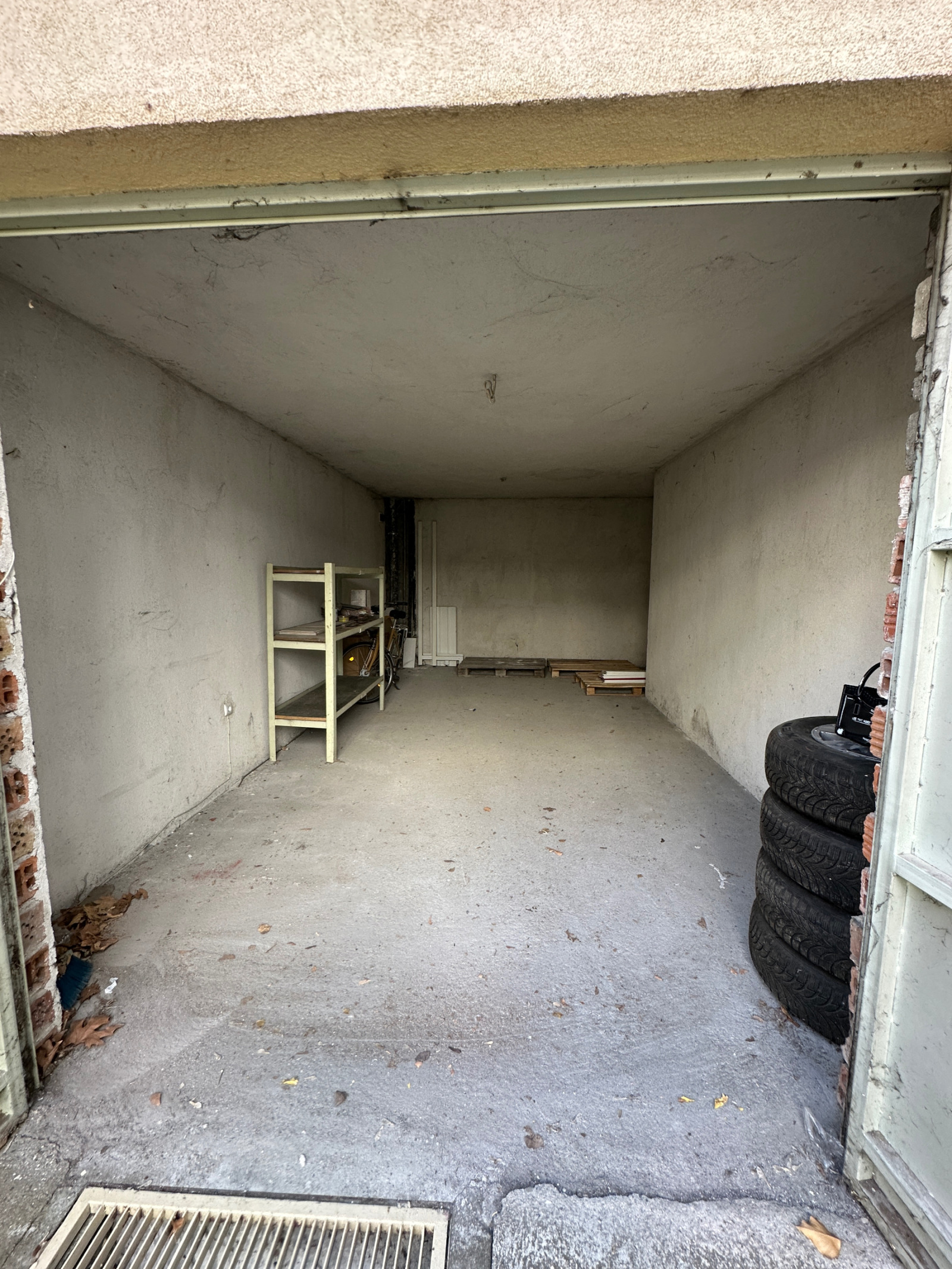 Дава под наем ГАРАЖ, ПАРКОМЯСТО, гр. Пловдив, Център, снимка 3 - Гаражи и паркоместа - 53691840