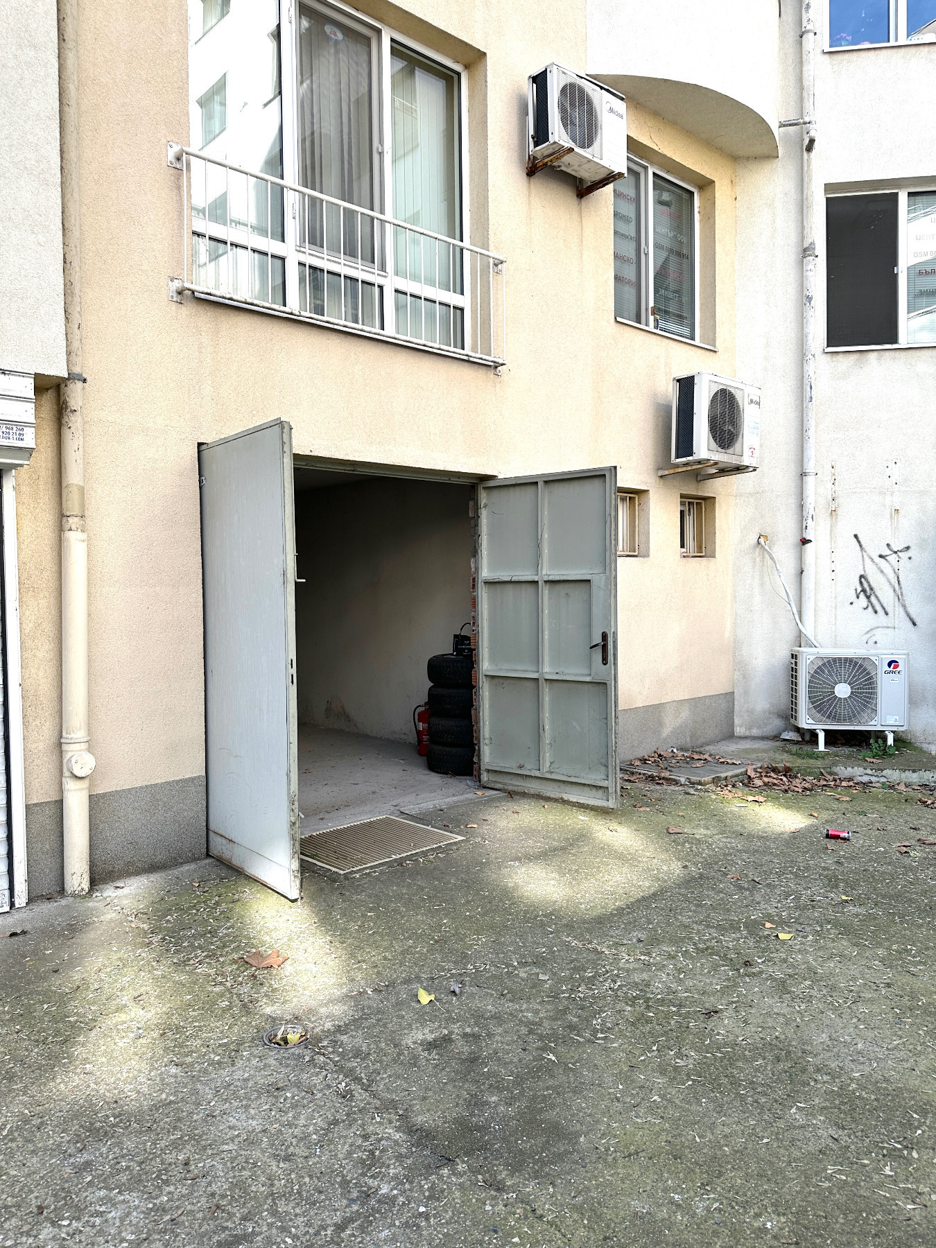 Дава под наем ГАРАЖ, ПАРКОМЯСТО, гр. Пловдив, Център, снимка 5 - Гаражи и паркоместа - 53691840