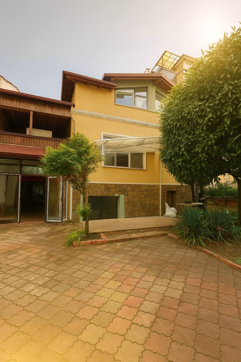 Дава под Наем САМОСТОЯТЕЛНА СГРАДА в град София, Банишора - 1000 кв.м / 3 900 € » 7 627.74 лв.