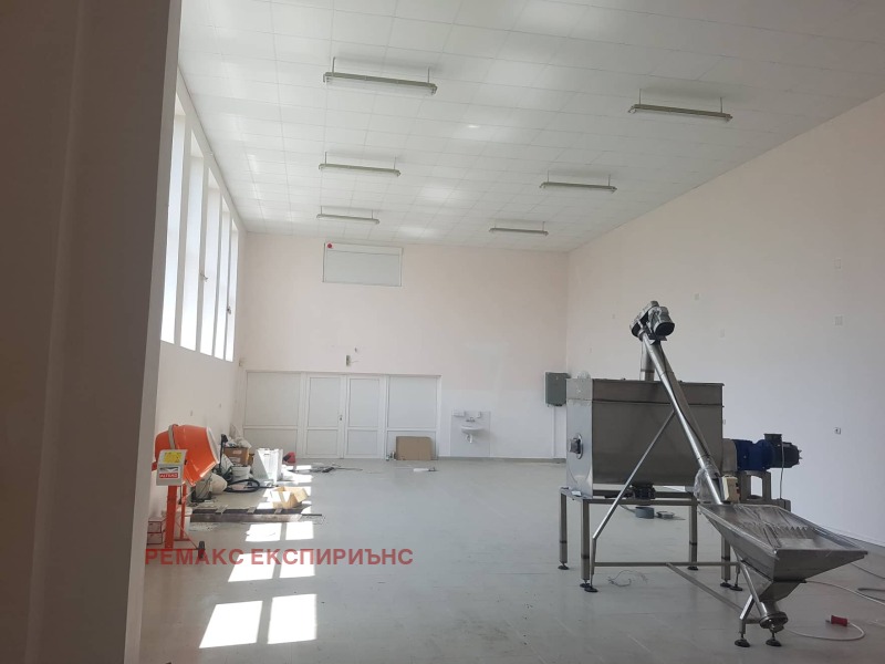 Дава под наем ПРОМ. ПОМЕЩЕНИЕ, гр. Пловдив, Индустриална зона - Север, снимка 2 - Производствени сгради - 53282206