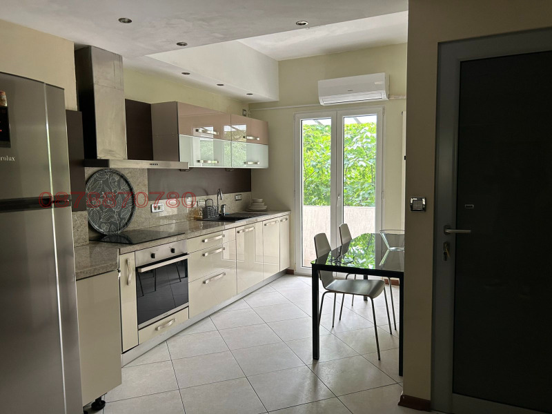 Zu vermieten  3+ Schlafzimmer Sofia , Zentar , 300 qm | 65981073 - Bild [6]