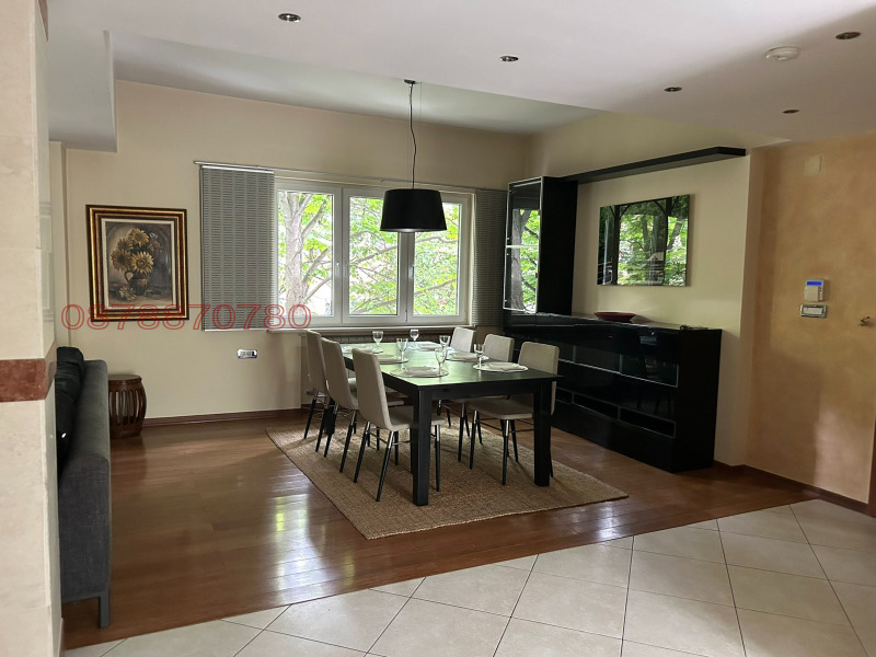 Zu vermieten  3+ Schlafzimmer Sofia , Zentar , 300 qm | 65981073
