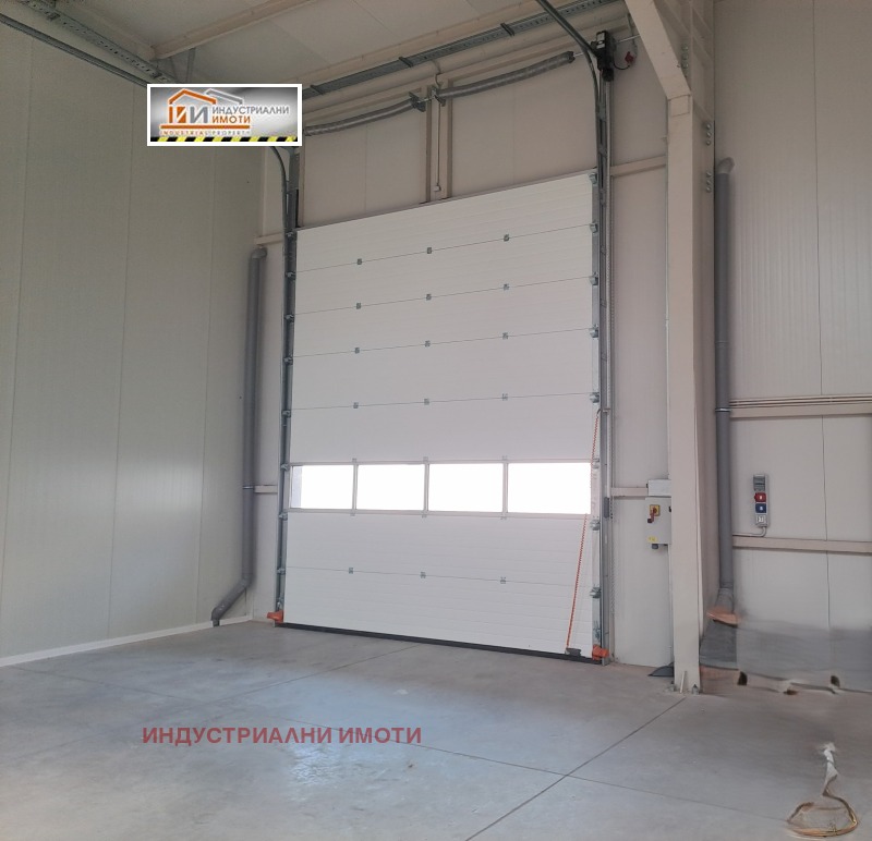 En renta  Almacenamiento Plovdiv , Industrialna zona - Sever , 220 metros cuadrados | 27789584