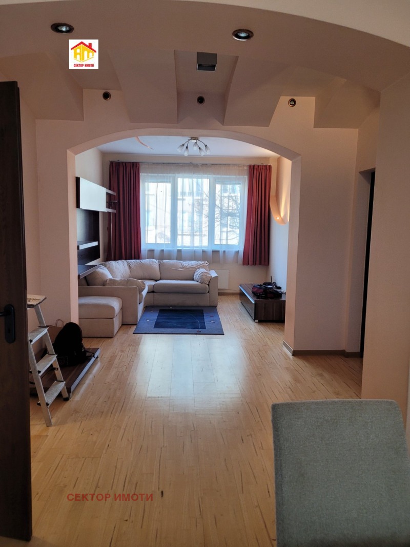 Дава под Наем 3-СТАЕН в град София, Център - 70 кв.м / 850 € » 1 662.46 лв., СЕКТОР ИМОТИ